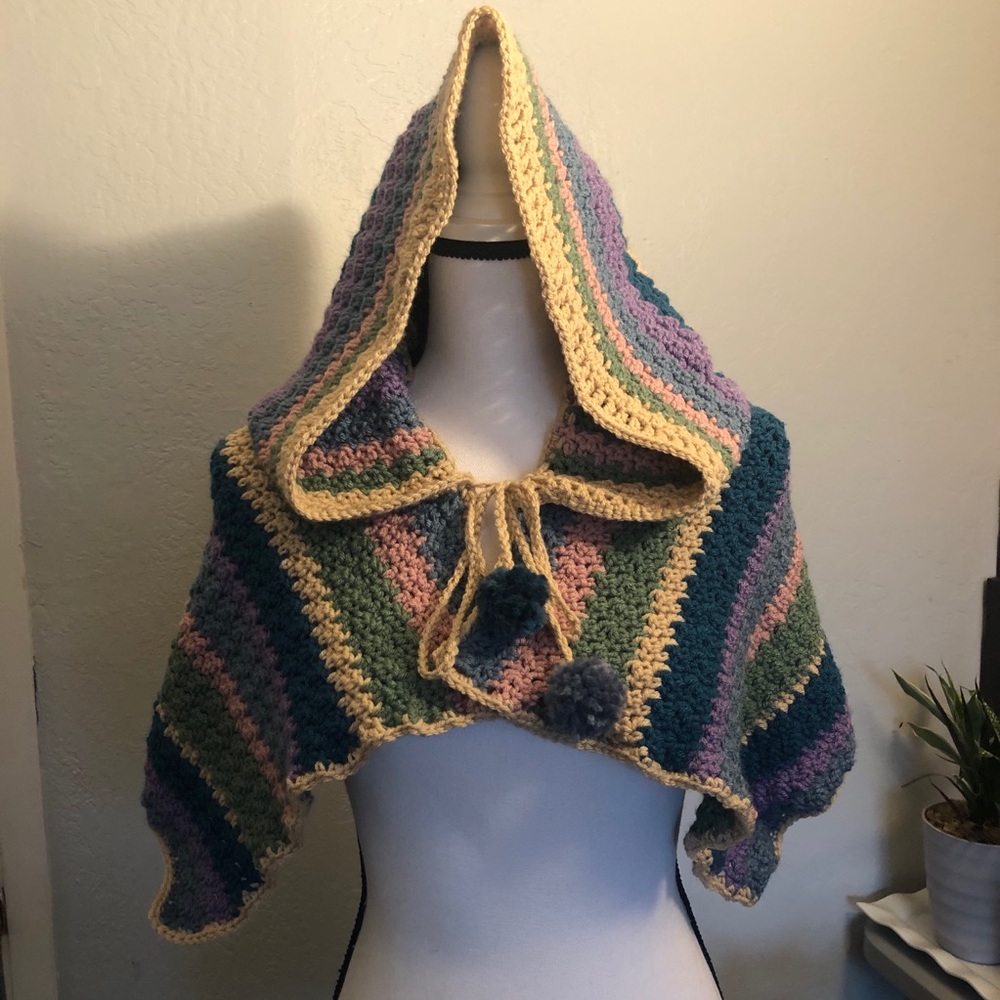 HOODED CAPELET🍁